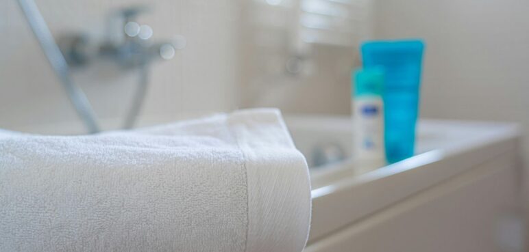 ¿Cada cuánto debe lavar la toalla del baño?Experto responde