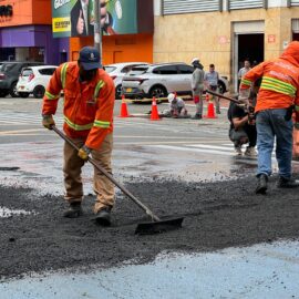 Continúa la recuperación de la malla vial en Cali: Secretaría de Infraestructura avanza en la Avenida Roosevelt