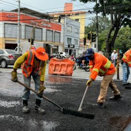 Continúa la recuperación de la malla vial en Cali: Secretaría de Infraestructura avanza en la Avenida Roosevelt