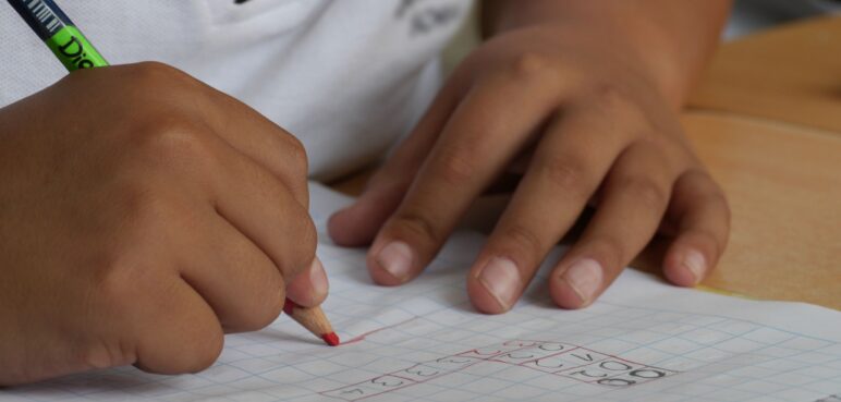 Recorte del presupuesto al ICBF pone en riesgo a miles de niños y madres gestantes