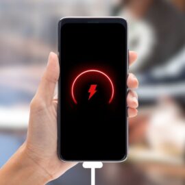 ¿Qué peligros tiene usar cargadores genéricos en los celulares? fabricantes aclaran dudas