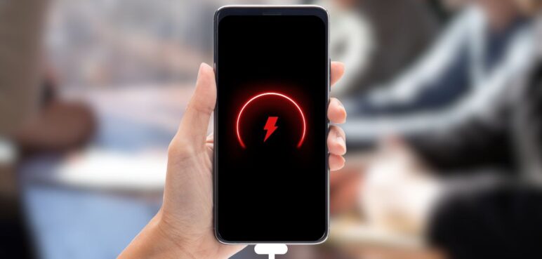 ¿Qué peligros tiene usar cargadores genéricos en los celulares? fabricantes aclaran dudas