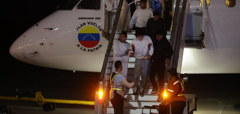 Más 500 migrantes venezolanos regresan el jueves a su país en dos vuelos