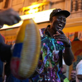 Donde reina la salsa: la 'Calle del Sabor', el corazón rumbero del centro de Cali