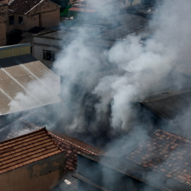 Cerca de 100 trabajadores fueron víctimas de un incendio en una fábrica textil en Río, Brasil