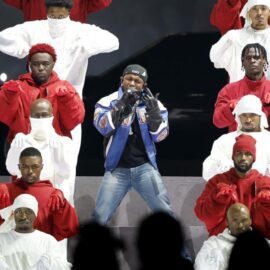 Así fue el espectáculo de entretiempo del Super Bowl; hubo referencias a políticos y artistas