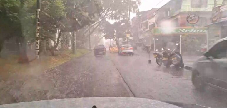 Fuertes lluvias y tormenta eléctrica generan emergencias en el sur de Cali