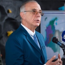 Ministro de Defensa, Iván Velásquez, presentó su renuncia irrevocable