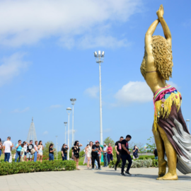 En Barranquilla se baila y se espera así: largas filas para el concierto de Shakira