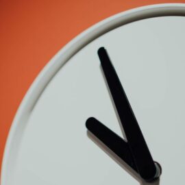 Reloj del 'Fin del Mundo' apunta a un segundo del final de la humanidad, ¿es grave? 