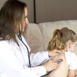 ¿Cómo evitar enfermarse por los cambios de clima? médico da recomendaciones