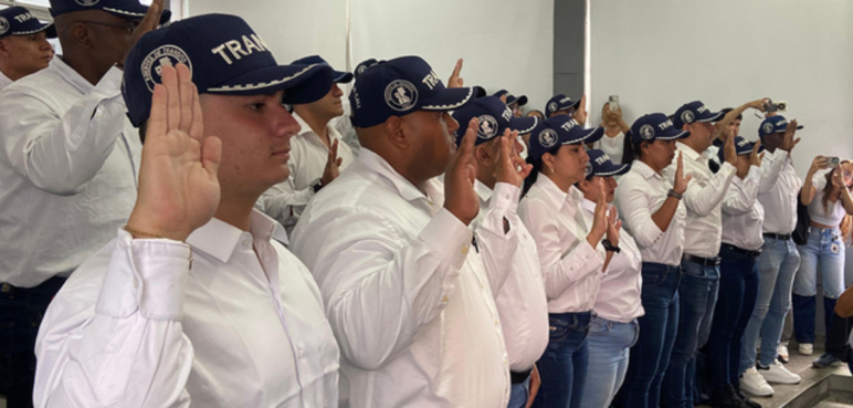 Cali refuerza la movilidad con 24 nuevos agentes de tránsito
