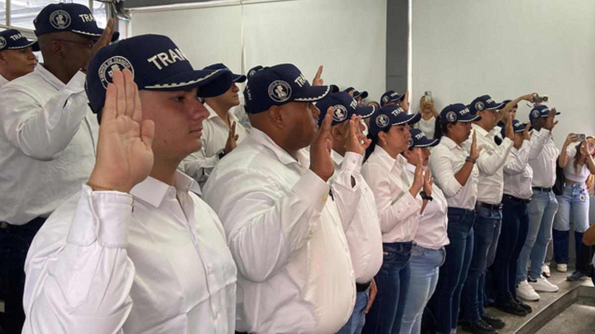 Cali refuerza la movilidad con 24 nuevos agentes de tránsito