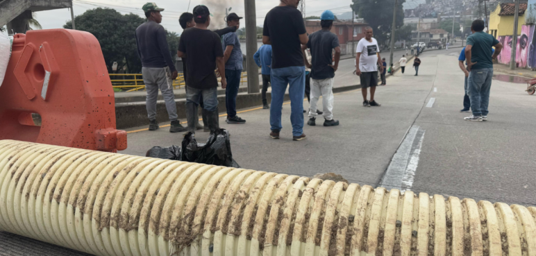 Vecinos de Belén bloquean vías por obras inconclusas y riesgos en la temporada de lluvias