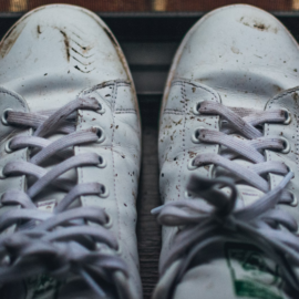 Cómo quitar el color amarillento de los zapatos blancos: trucos y recomendaciones
