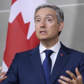 Canadá impone nuevos aranceles a productos de EE.UU. en respuesta a las tarifas de Trump