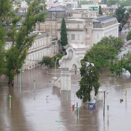 Inundaciones en Argentina dejan al menos seis fallecidos y una ciudad bajo el agua