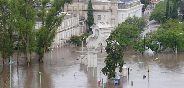 Inundaciones en Argentina dejan al menos seis fallecidos y una ciudad bajo el agua