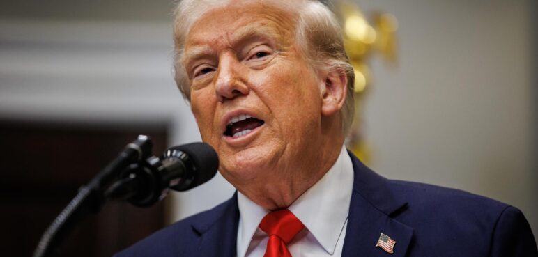 Trump impone aranceles del 25 % a los países que compren petróleo o gas de Venezuela