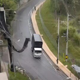 Varias personas heridas tras impactante accidente de tránsito en loma de Sabaneta