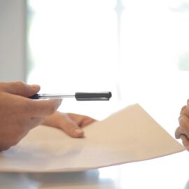 Contrato de prestación de servicios y contrato de trabajo: ¿Cuál es su diferencia? 
