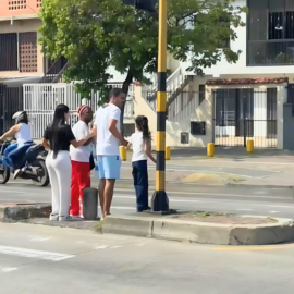 Vecinos del barrio 20 de Julio alertan sobre el 'paso de la muerte', ¿De qué se trata?