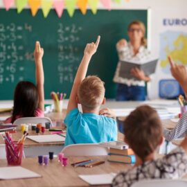 Gobierno ajusta jornada escolar y laboral en colegios públicos; conozca los nuevos horarios