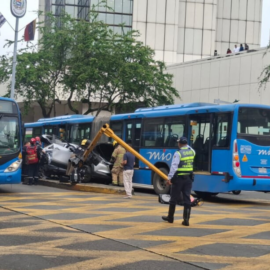 Aparatoso accidente de tránsito en el norte de Cali deja cuatro heridos