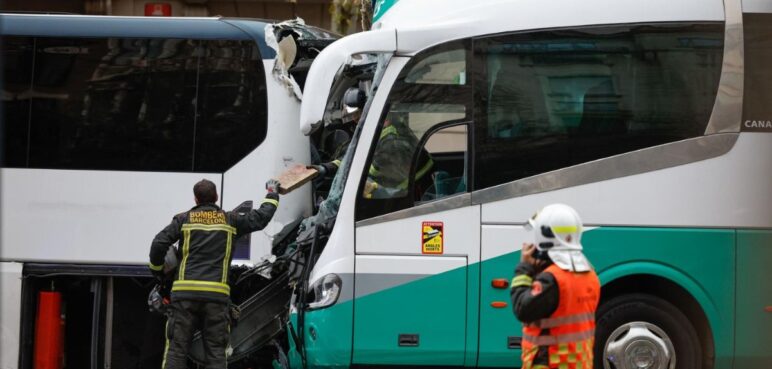 Accidente en Barcelona deja 34 heridos tras choque de dos buses
