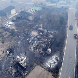 Fuertes vientos intensifican incendios forestales en Corea del Sur; hay al menos 24 fallecidos