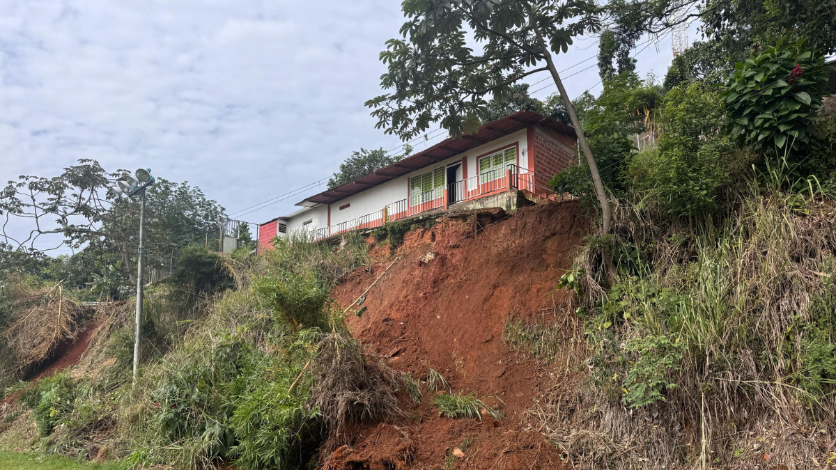 Casas en riesgo por derrumbe en zona rural de Cali; esto dicen los afectados