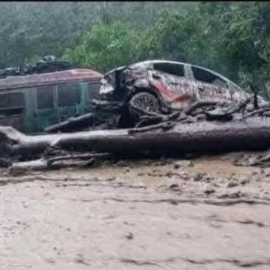 Avalancha en Nariño arrastra varios vehículos y deja personas desaparecidas