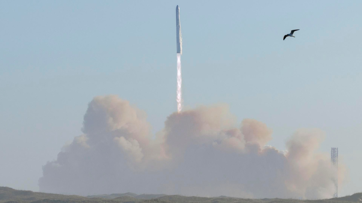Explosión del cohete Starship de SpaceX deja escombros y afecta aeropuertos en Florida