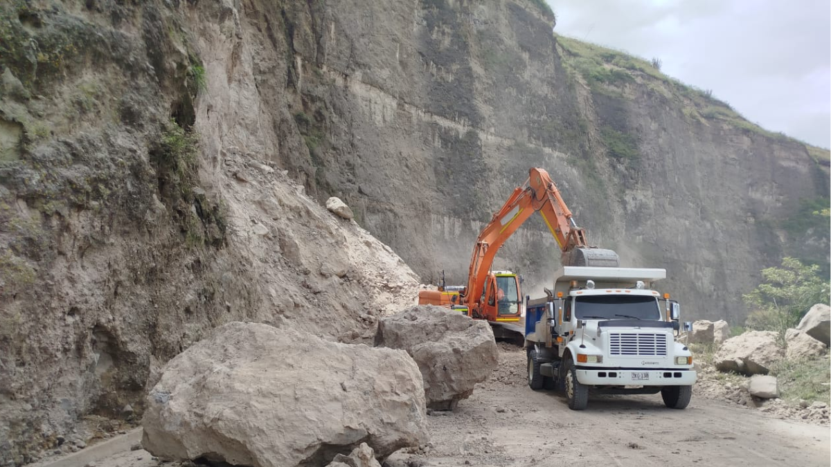 Pasto continúa incomunicado tras derrumbe en la vía Panamericana; se registran deslizamientos