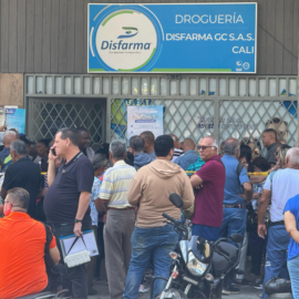 Crisis en la entrega de medicamentos de la Nueva EPS en Cali: usuarios denuncian largas filas y falta de soluciones