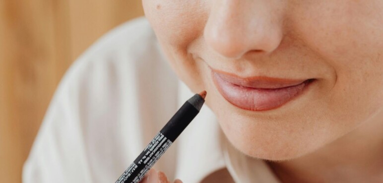 ¿Qué es el 'lip combo' y cómo puede ayudarte a verte más radiante?