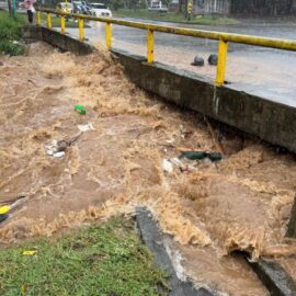 Continúa emergencia por lluvias en Cali: estos son los circuitos de energía afectados