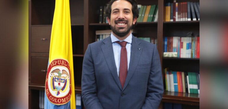 Ministro de Hacienda presentó su renuncia un mes y medio después de asumir el cargo