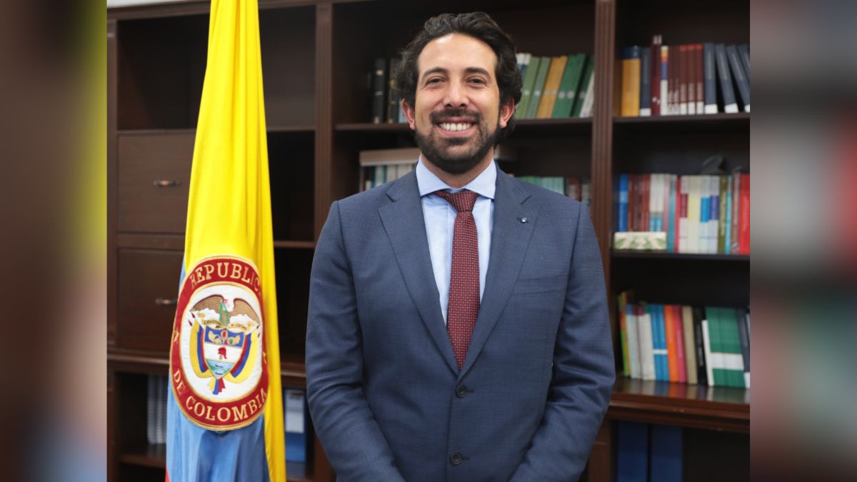 Ministro de Hacienda presentó su renuncia un mes y medio después de asumir el cargo
