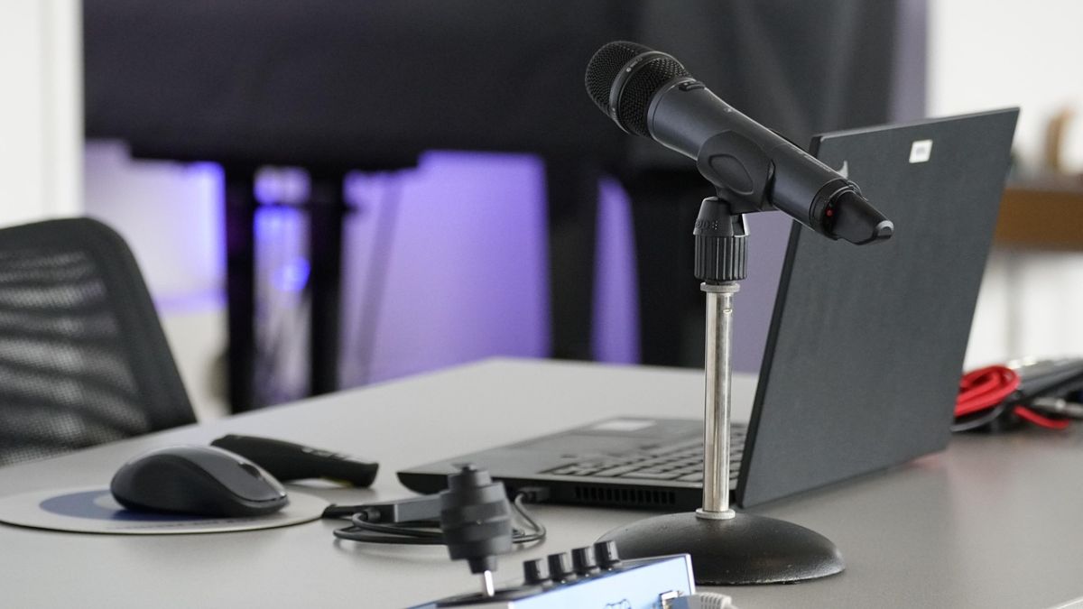 Voces colombianas que inspiran: 5 podcasts recomendados para ti