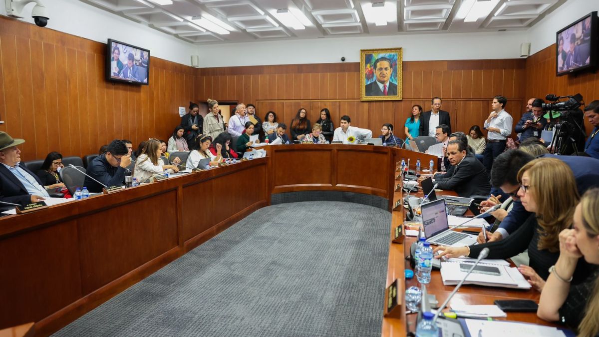 Ministro de Hacienda presentó su renuncia un mes y medio después de asumir el cargo