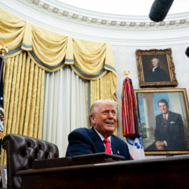 Trump lanza advertencia a Apple: impondría arancel si no fabrica el iPhone en EE. UU.