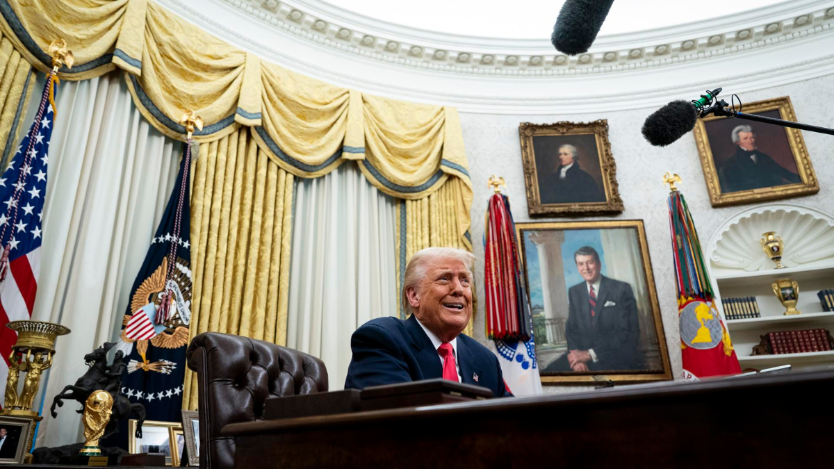 Trump lanza advertencia a Apple: impondría arancel si no fabrica el iPhone en EE. UU.