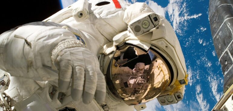 Regresó del espacio a los 70 años y en su cumpleaños: ¿quién es el astronauta que desafió la edad?