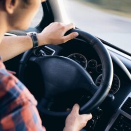 Condiciones de salud que limitan la licencia de conducción en Colombia, según MinTransporte
