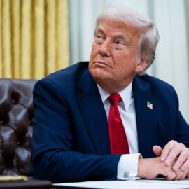 Donald Trump se ve obligado a frenar deportaciones tras fallo de la Corte Suprema