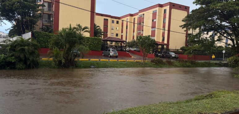 Emergencias por lluvias en Cali: hay varias vías inundadas