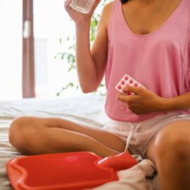¿Se puede tratar la endometriosis? Esto recomienda una experta