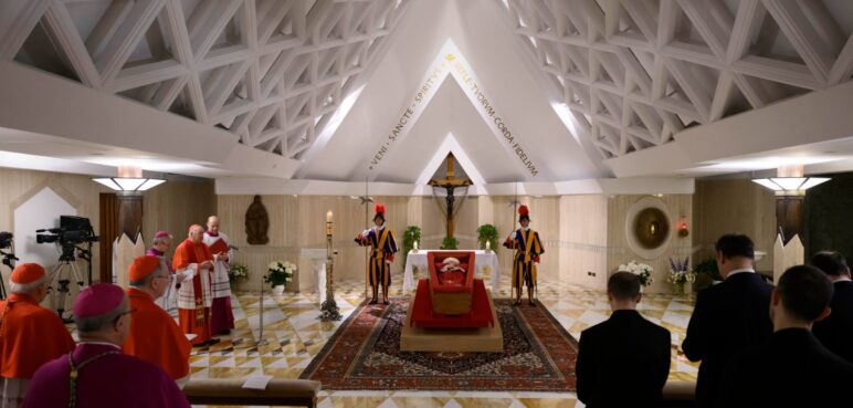 ¿Quiénes serán los enviados desde Colombia al funeral del Papa Francisco? Petro no asistirá
