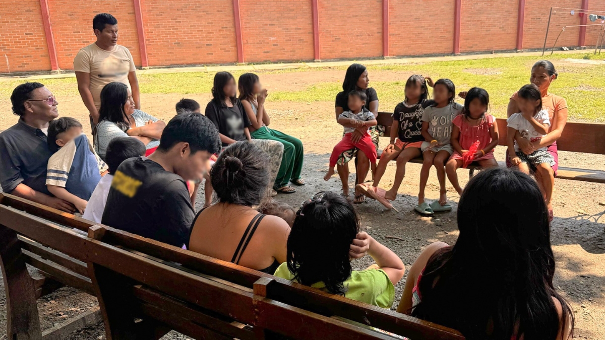 Pueblo indígena en riesgo de pérdida de su cultura sobrevive en Cali tras huir del conflicto armado
